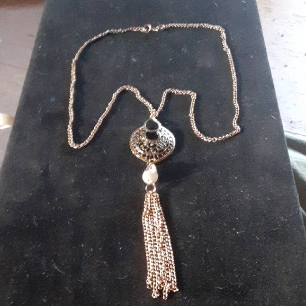 Chic Gold Tone Tassel Necklace with Pearl Accent